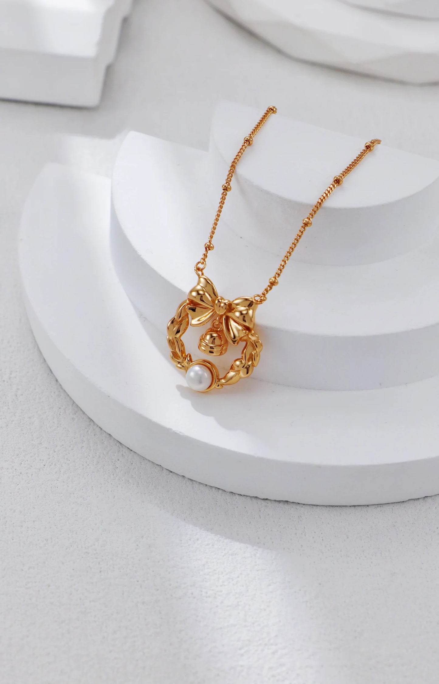 Christmas-Themed Pearl Necklace