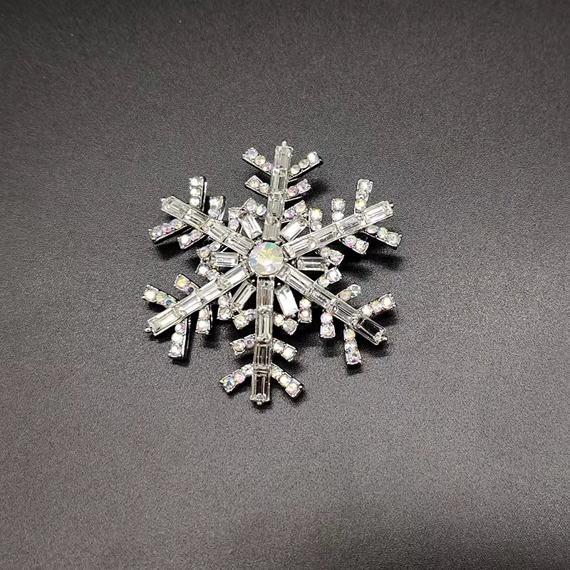 BROOCH 2020 New Christmas Snowflake Christmas Tree High-End Brooch Christmas Gift Decoration Clothing Accessories Enamel Pin