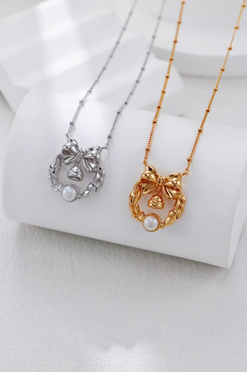 Christmas-Themed Pearl Necklace