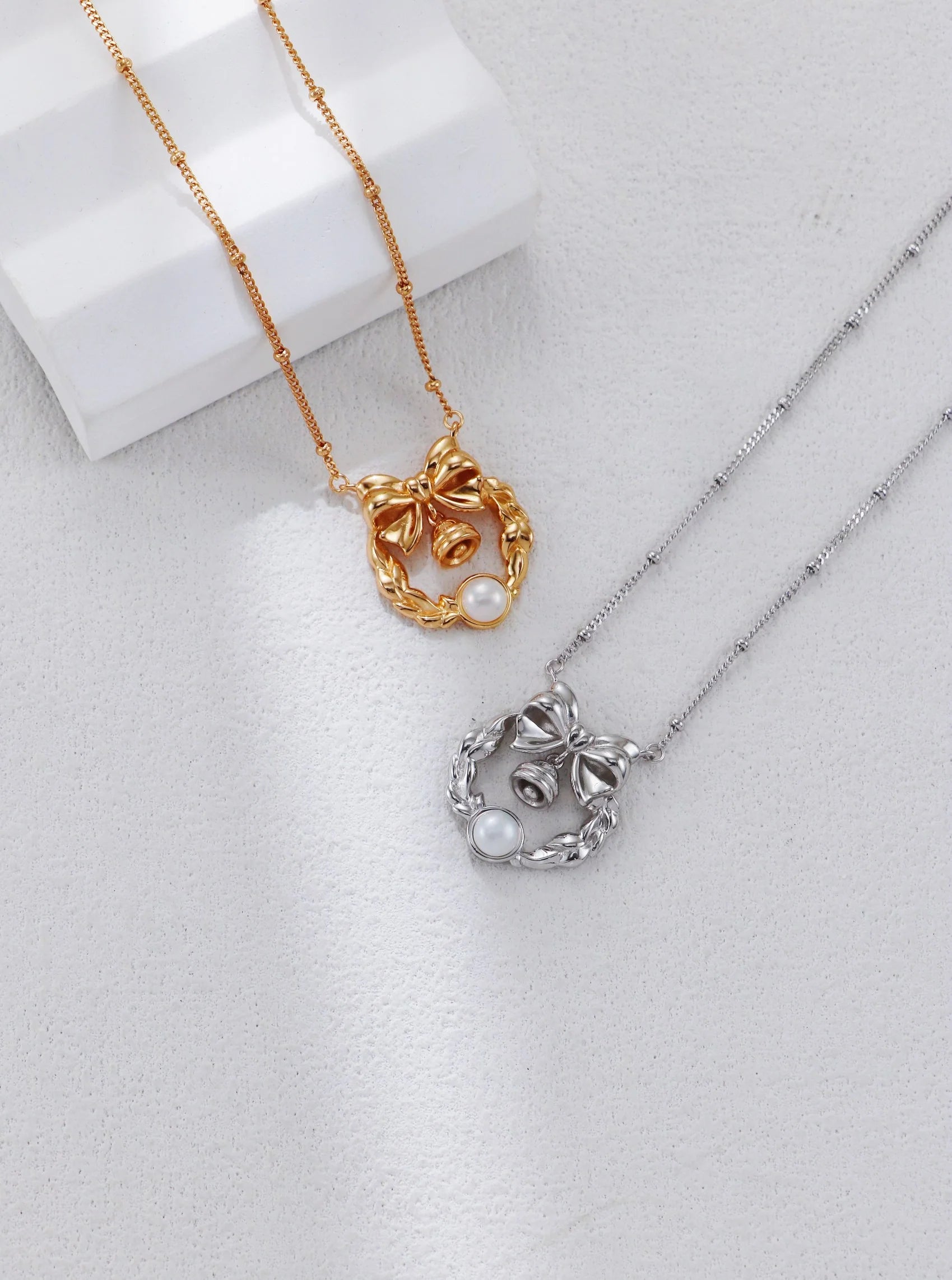 Christmas-Themed Pearl Necklace