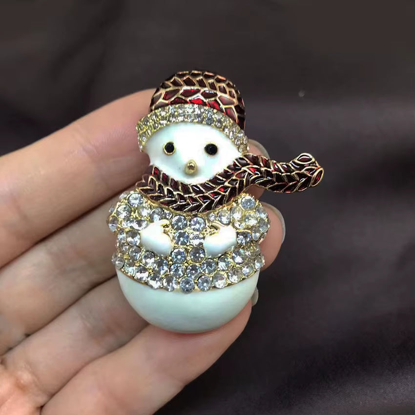 Classic Fashion Christmas Brooches Fun Cute Christmas T-Shirt Reindeer Girl Brooch Christmas Gift