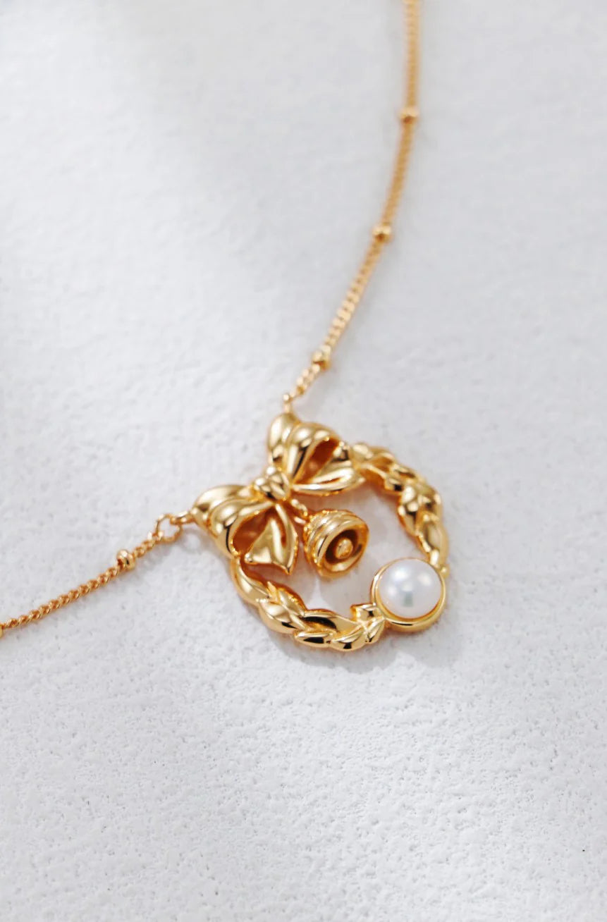 Christmas-Themed Pearl Necklace