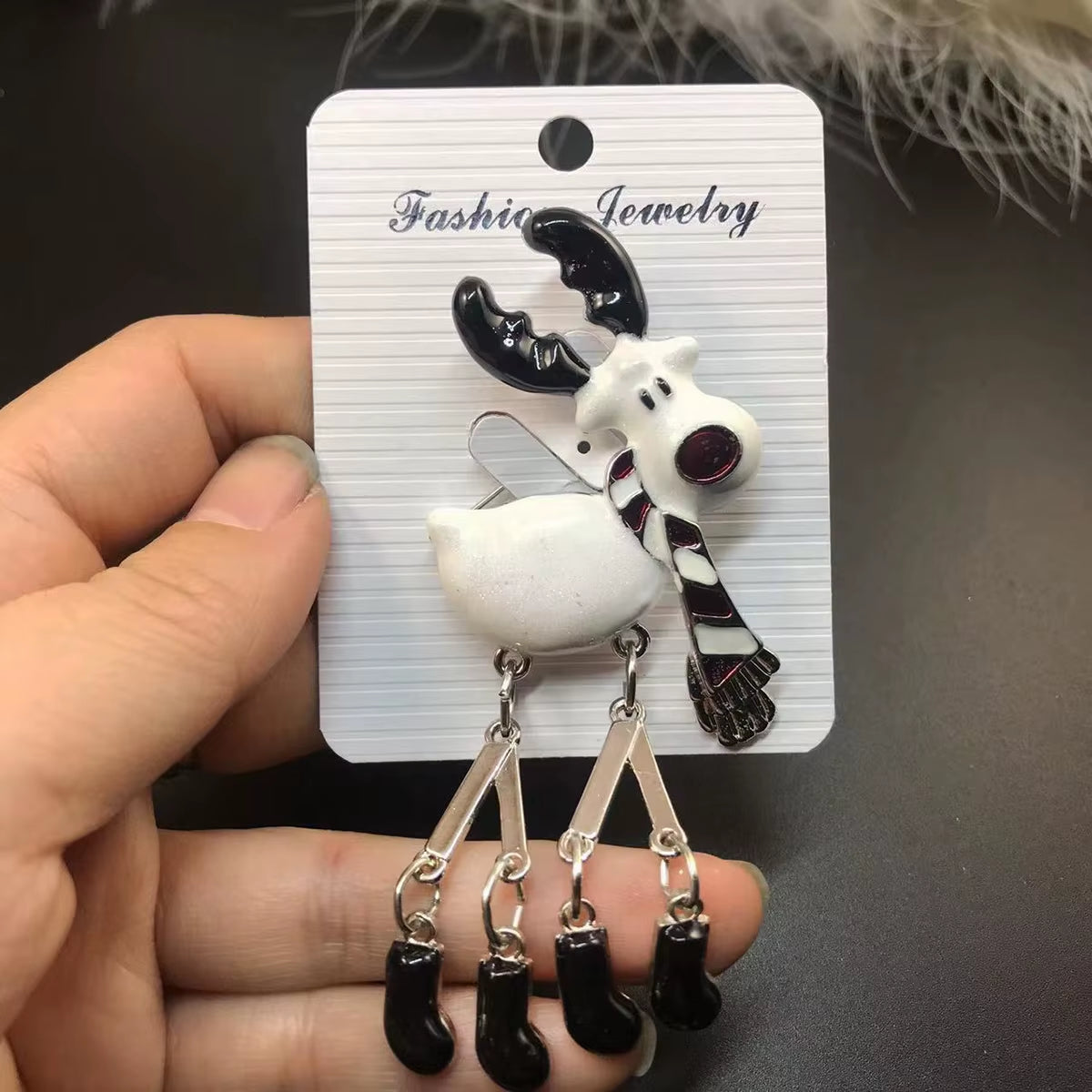 Classic Fashion Christmas Brooches Fun Cute Christmas T-Shirt Reindeer Girl Brooch Christmas Gift